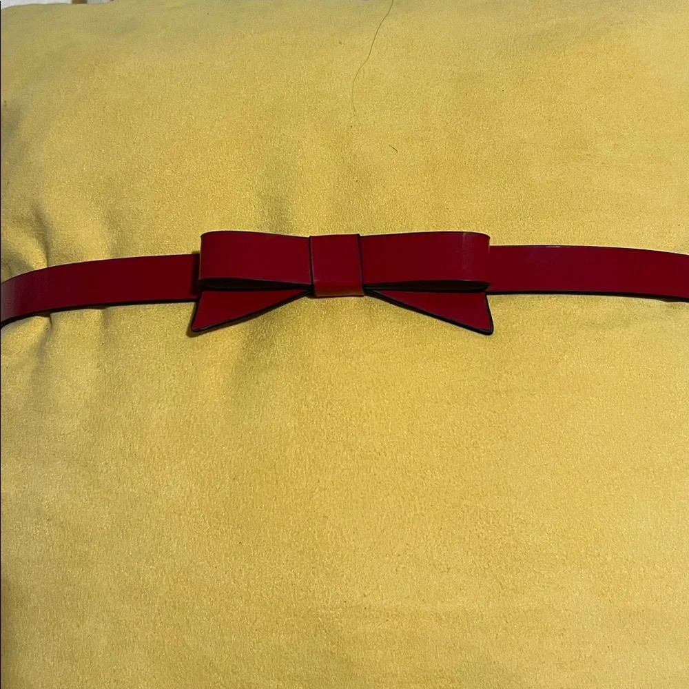 NWT kate spade new york
Women's Patent Leather Bow Belt
Sz M: 31"; - Picture 7 of 8